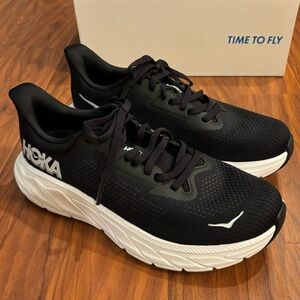 🆕 Hoka Women’s Arahi 7 Black & White Size 8